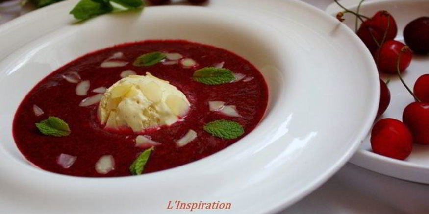 Рецепт супа-сорбета из вишни с шариком ванильного мороженого вкус лета