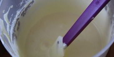 суп-сорбет из вишни с шариком ванильного мороженого вкус лета