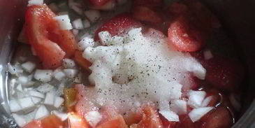 мини-тирамису с томатным чатни и бальзамическим сиропом