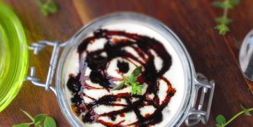 мини-тирамису с томатным чатни и бальзамическим сиропом