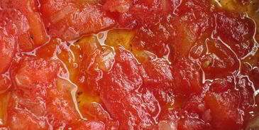 мини-тирамису с томатным чатни и бальзамическим сиропом