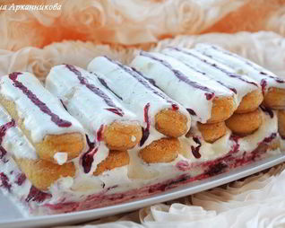 Сливочное тирамису с брусничным соусом