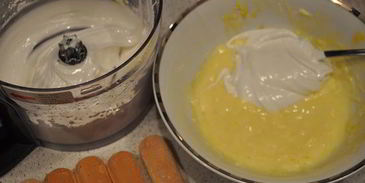 сливочное тирамису с брусничным соусом