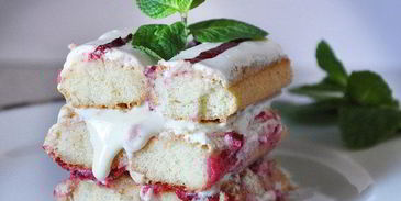 сливочное тирамису с брусничным соусом