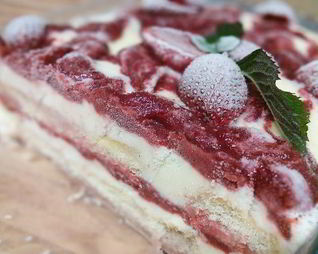 Ванильно-клубничное мороженое Тирамису