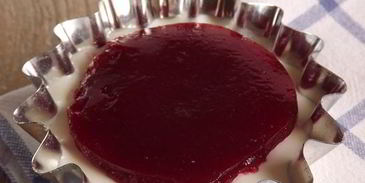 творожный десерт с малиной