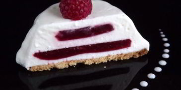 творожный десерт с малиной