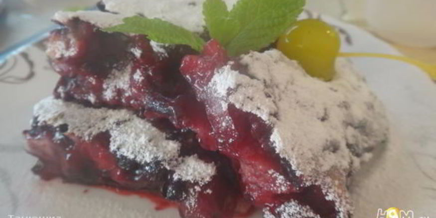 Рецепт вишнева-черничного пудинг из жидкого теста