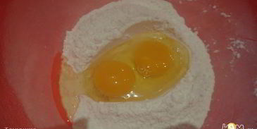 вишнево-черничный пудинг из жидкого теста