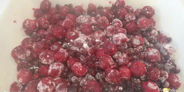 вишнево-черничный пудинг из жидкого теста