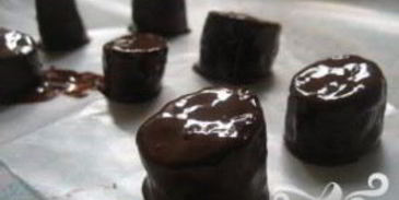 замороженные бананы в шоколаде