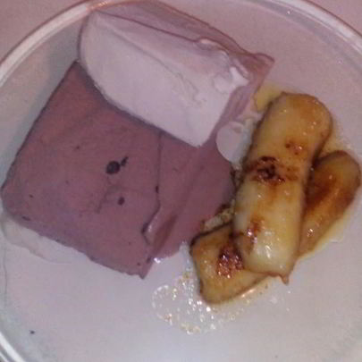 Жареные бананы с мороженым