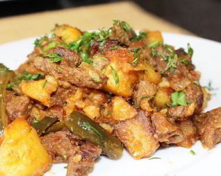 Азу из говядины с солеными огурцами