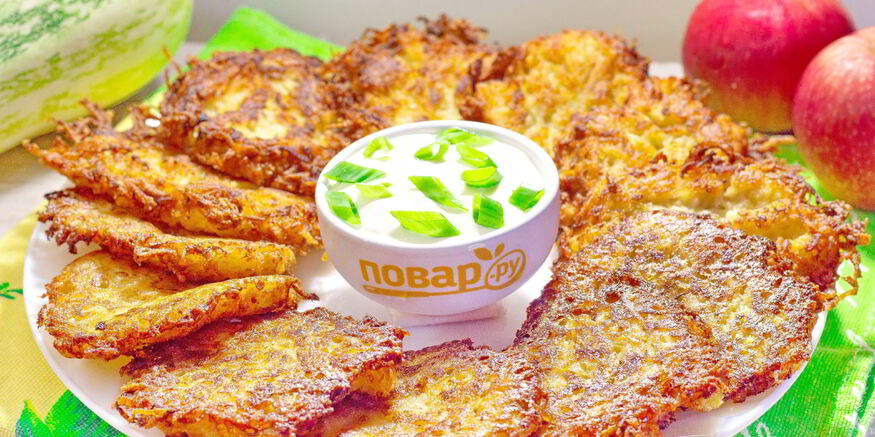 Рецепт драников из картофеля, кабачка и яблока