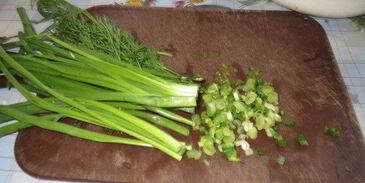 драники с селедочным салатом