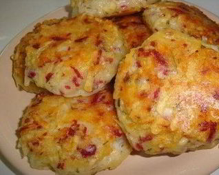 Картофельные драники с сыром и ветчиной