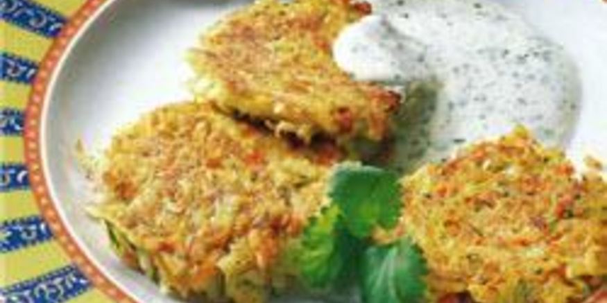 Рецепт овощных драников с ароматным соусом
