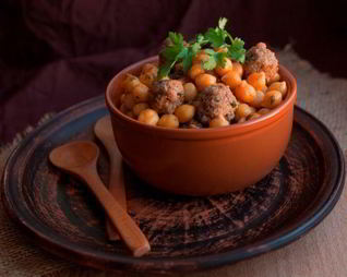 Ароматный нут с фрикадельками