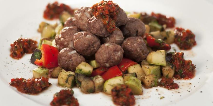 Рецепт домашних фрикаделек с пряным рататуем