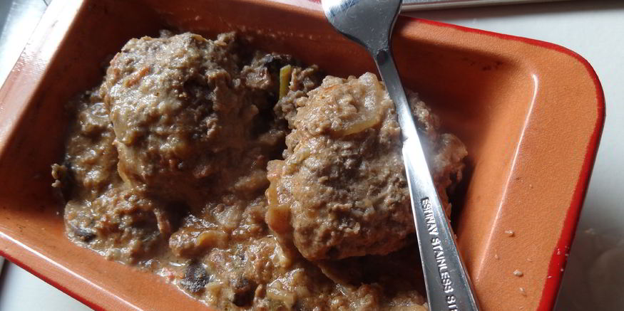 Рецепт фрикаделей по-строгановски в яблочном сидре с грибами