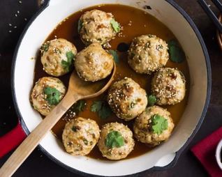 Фрикадельки из курицы в азиатском стиле в духовке