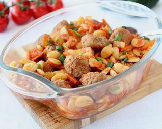 Фрикадельки с фасолью и овощами