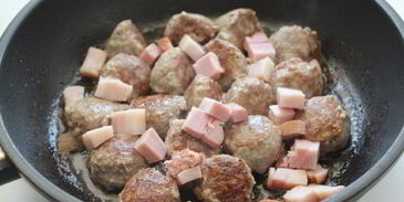 фрикадельки с фасолью и овощами