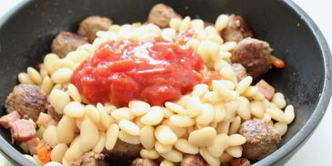 фрикадельки с фасолью и овощами