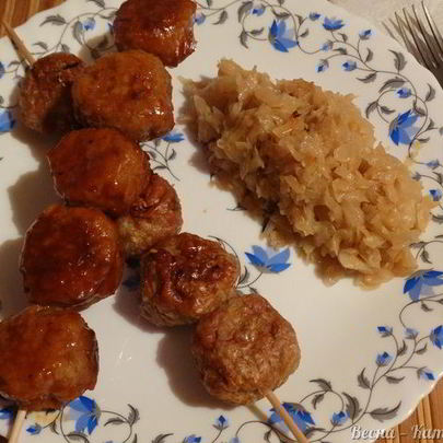 Фрикадельки с овощами и кунжутом