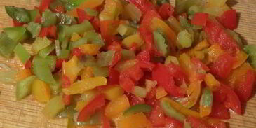 фрикадельки с овощами и кунжутом