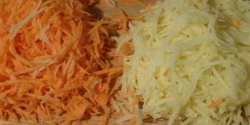 фрикадельки с овощами и кунжутом