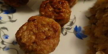 фрикадельки с овощами и кунжутом