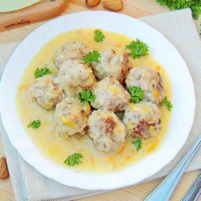Фрикадельки с пармезаном и миндалем