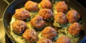 фрикадельки с подливой