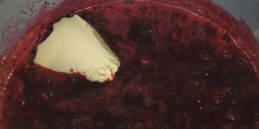 фрикадельки в брусничном соусе