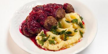 фрикадельки в брусничном соусе