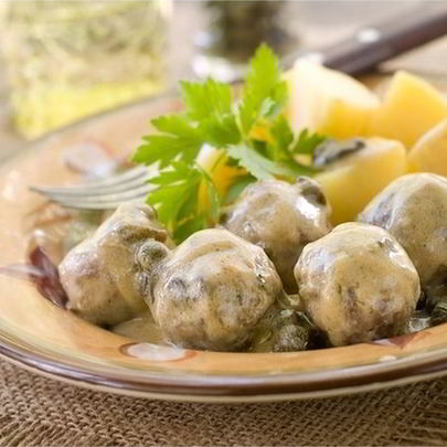 Фрикадельки в грибном соусе