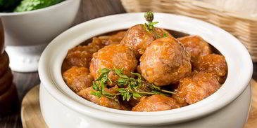 фрикадельки в пикантном томатном соусе