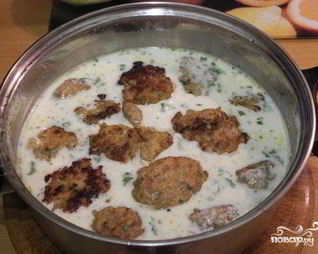 Фрикадельки в сливочном соусе