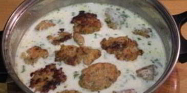 фрикадельки в сливочном соусе
