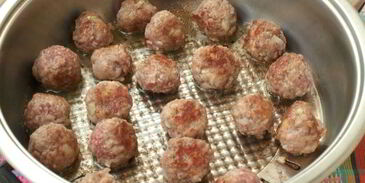 фрикадельки в соусе из баклажанов