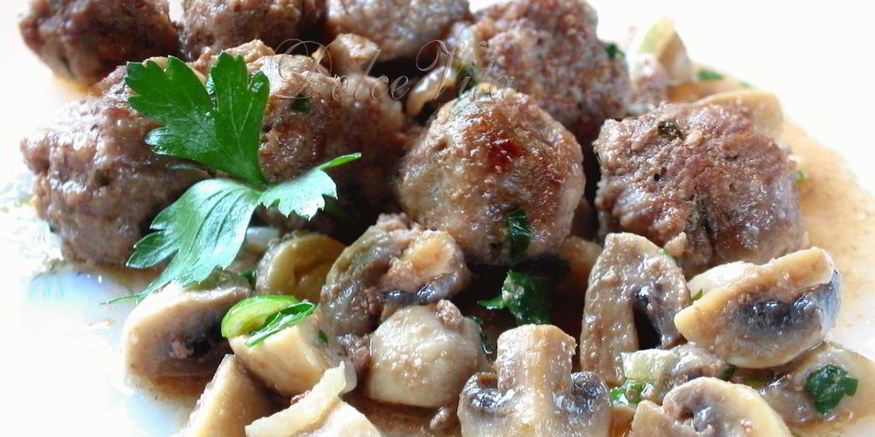 Рецепт фрикаделек в соусе с шампиньонами