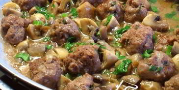 фрикадельки в соусе с шампиньонами