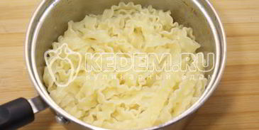 фрикадельки в томатном соусе с пастой