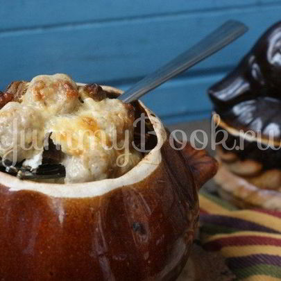 Картофель с грибами и фрикадельками в горшочках