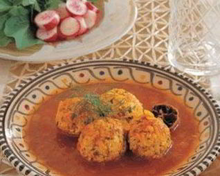 Куриные фрикадельки в томатном соусе с шафраном