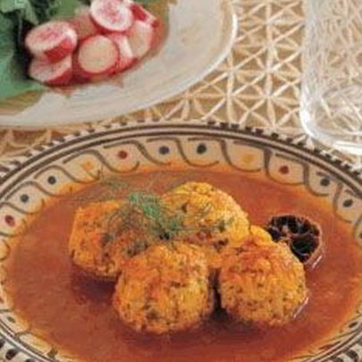 Куриные фрикадельки в томатном соусе с шафраном