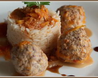 Куриные фрикадельки в томатном соусе