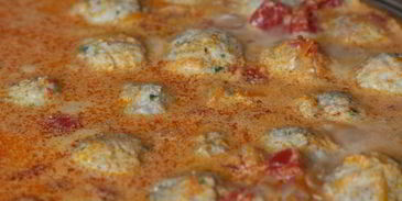 куриные фрикадельки в томатном соусе