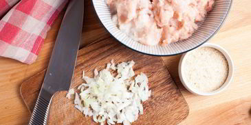 рыбные фрикадельки в сметанном соусе